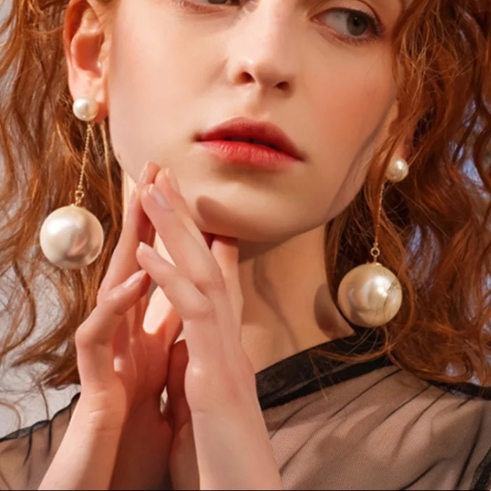 Big Pearl Faux Earrings - Picture 2 of 7